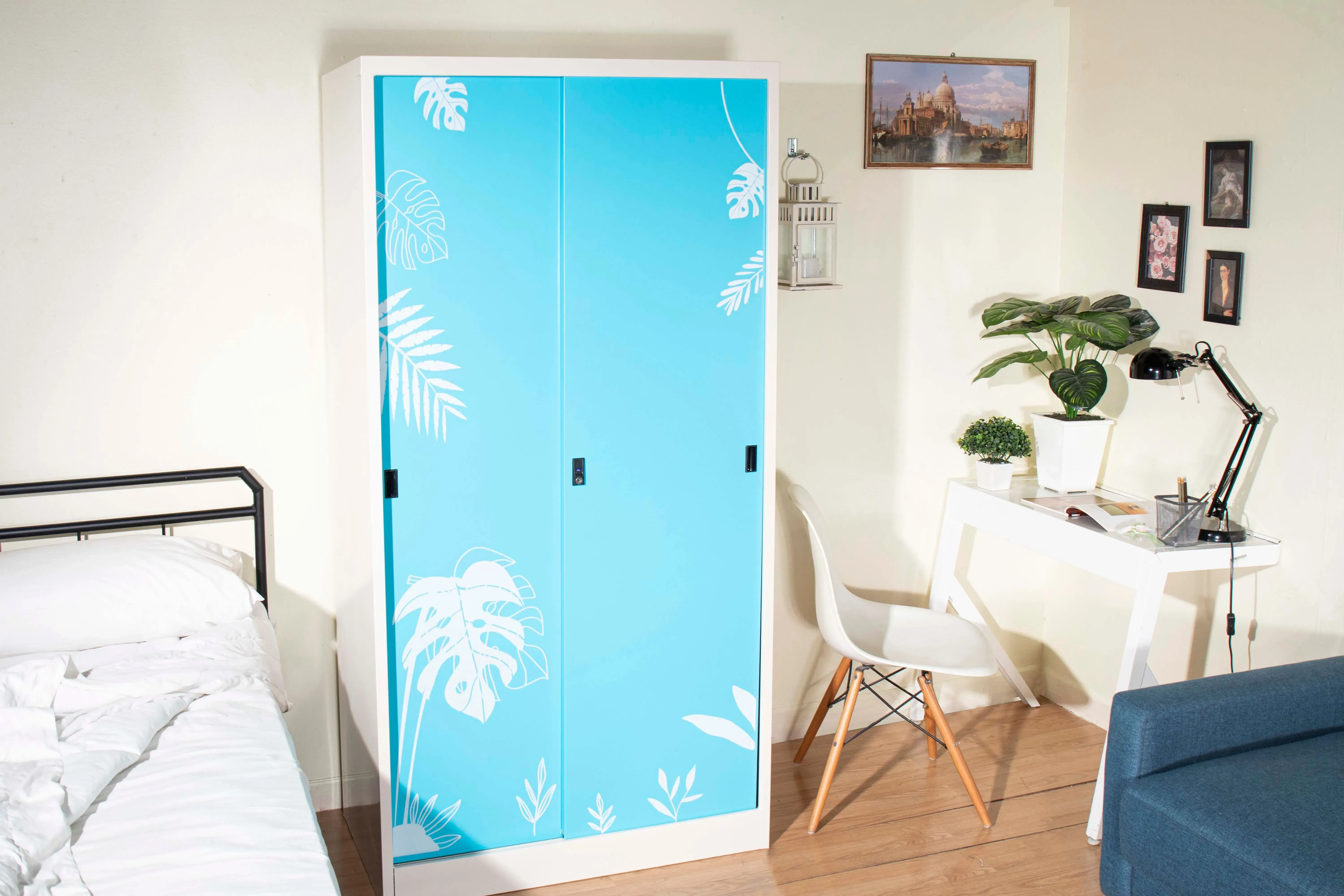 Sliding door wardrobe-Monsterla graphic 